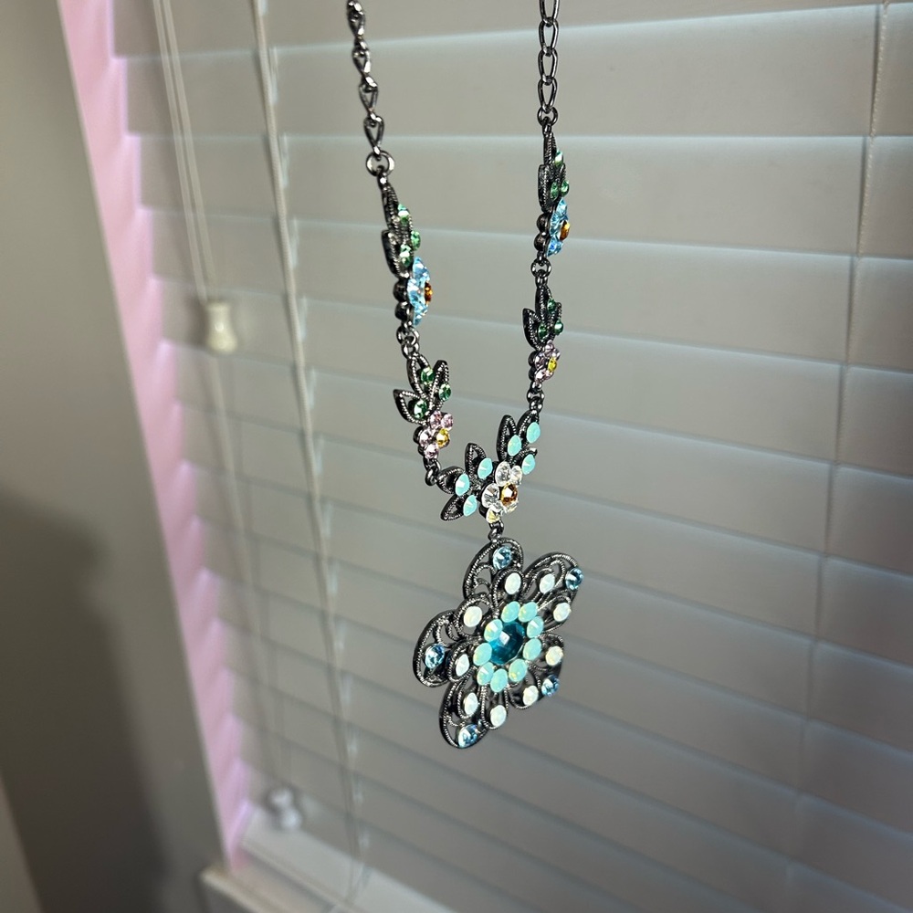 Sparkling Flower Crystals Necklace + Earrings Set - Picture 9 of 9